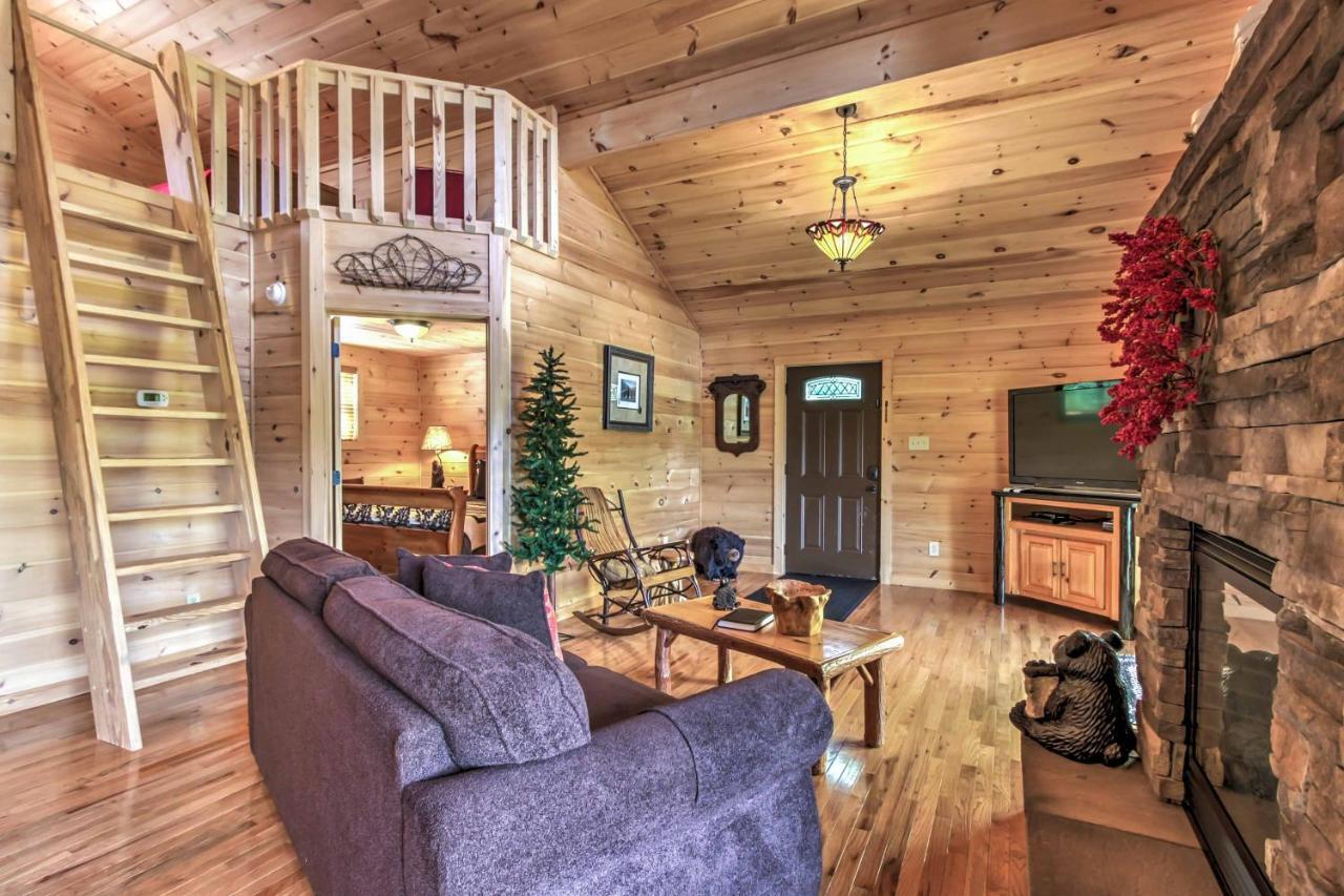 Private Sevierville Cabin With Mountain Views And Loft Exterior photo