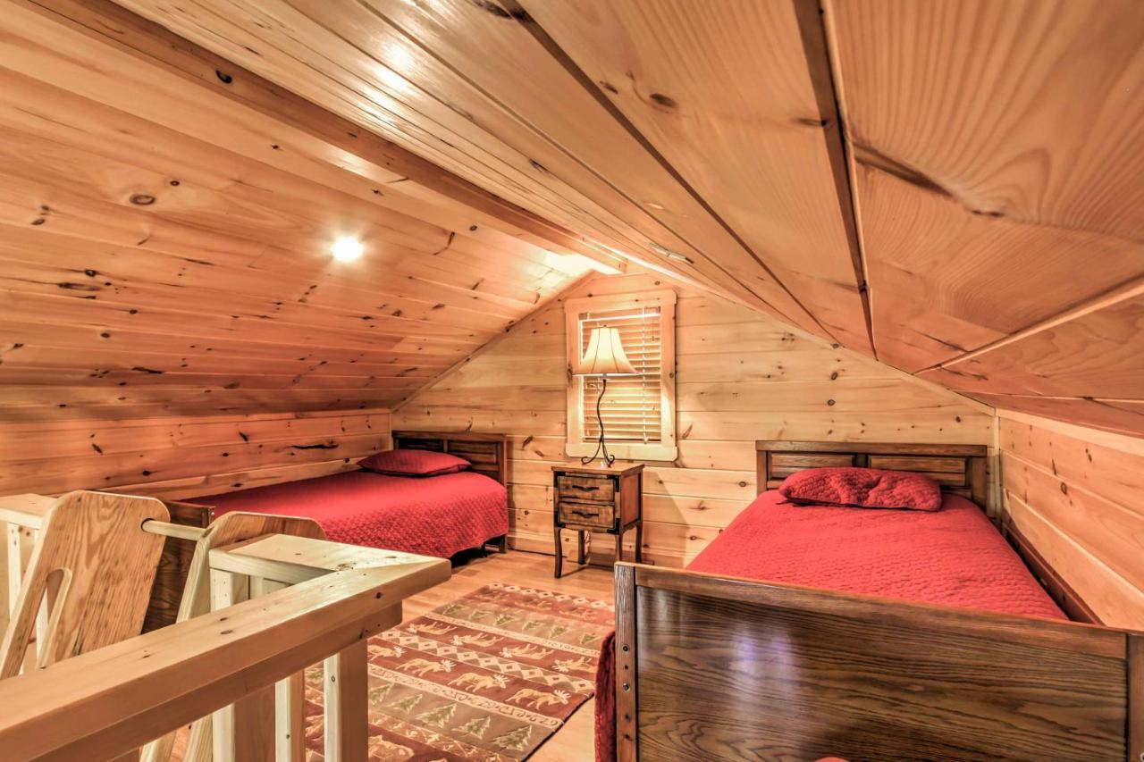 Private Sevierville Cabin With Mountain Views And Loft Exterior photo